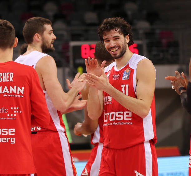 守同样不容 守同样不容